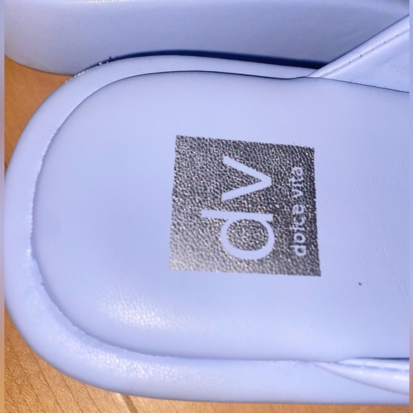 🧚‍♀️3for50$ Trendy pleather flip flops - Picture 2 of 4